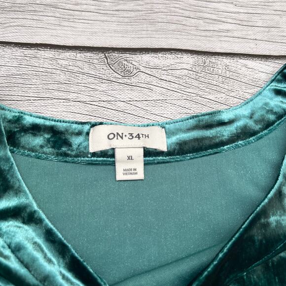 On 34th Women's Short-Sleeve Relaxed Green Velvet T-Shirt Size XL - Picture 5 of 9